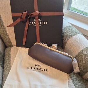 Ultra Rare ! Runway Coach Kisslock 30 In Maple